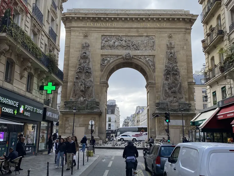 Od brány po památku: Příběh Porte Saint-Denis